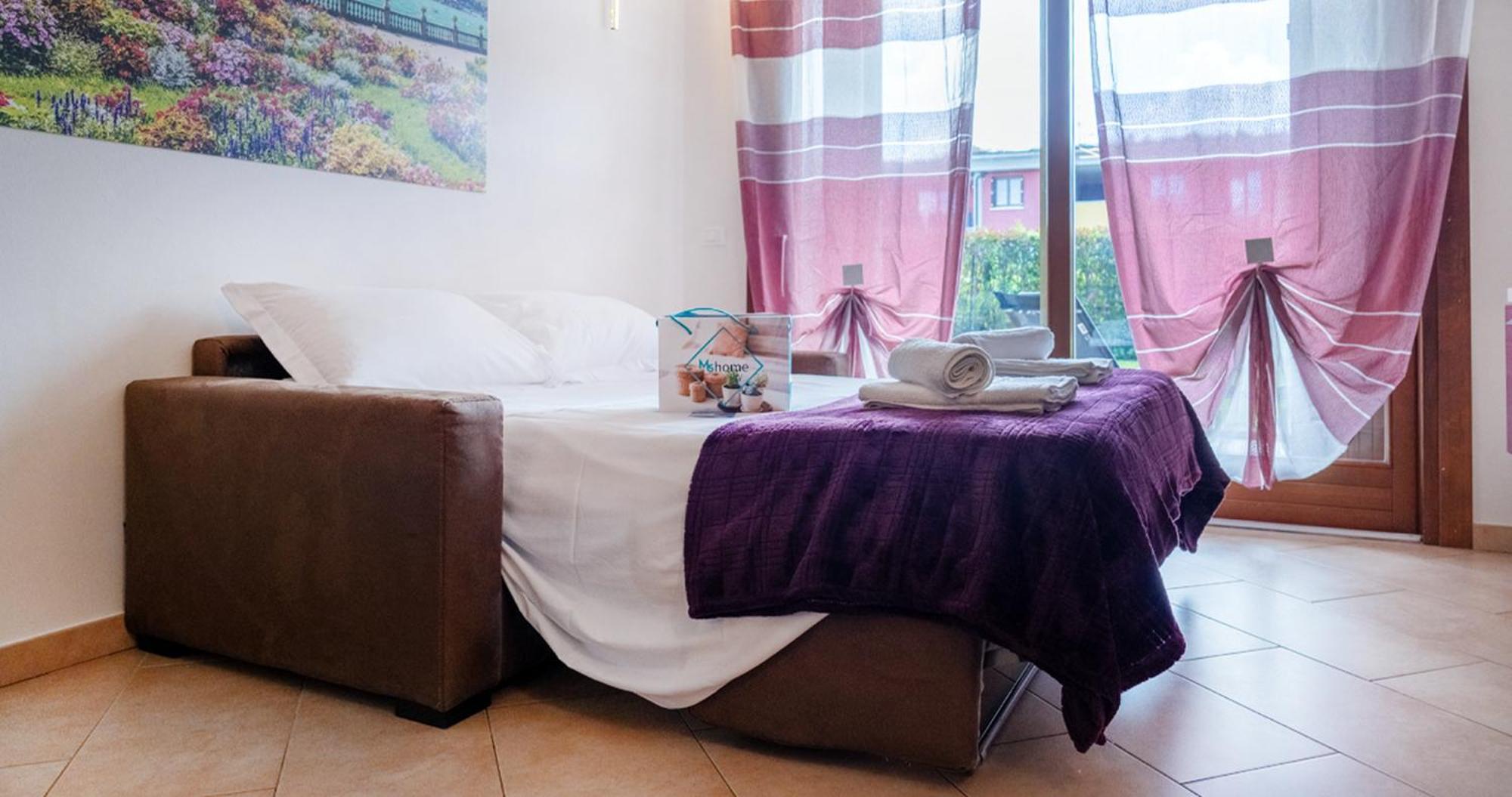 Oleandro Apartment - Featuring A Private Garden And Access To 5 Pools Desenzano del Garda Kültér fotó