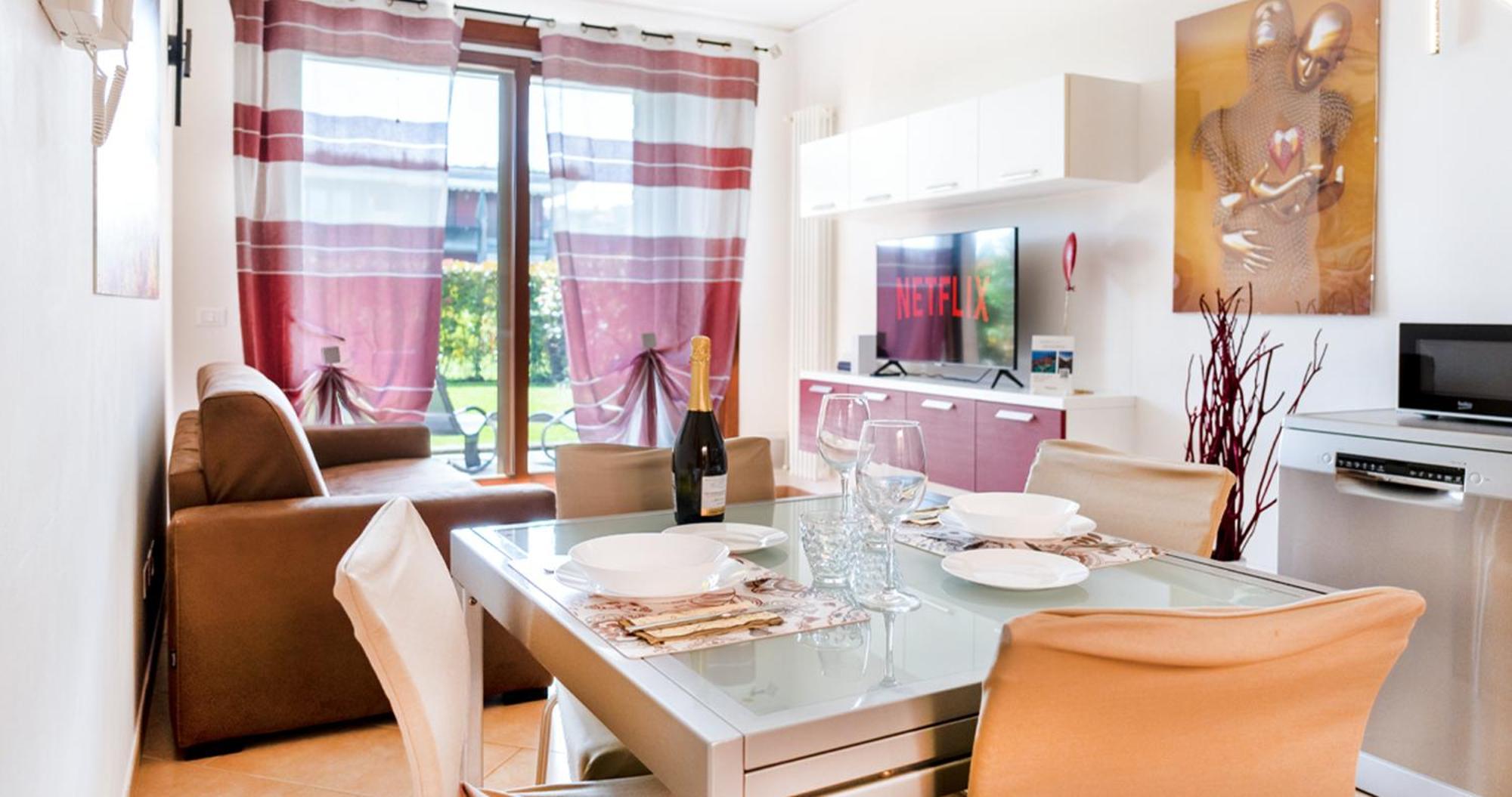 Oleandro Apartment - Featuring A Private Garden And Access To 5 Pools Desenzano del Garda Kültér fotó