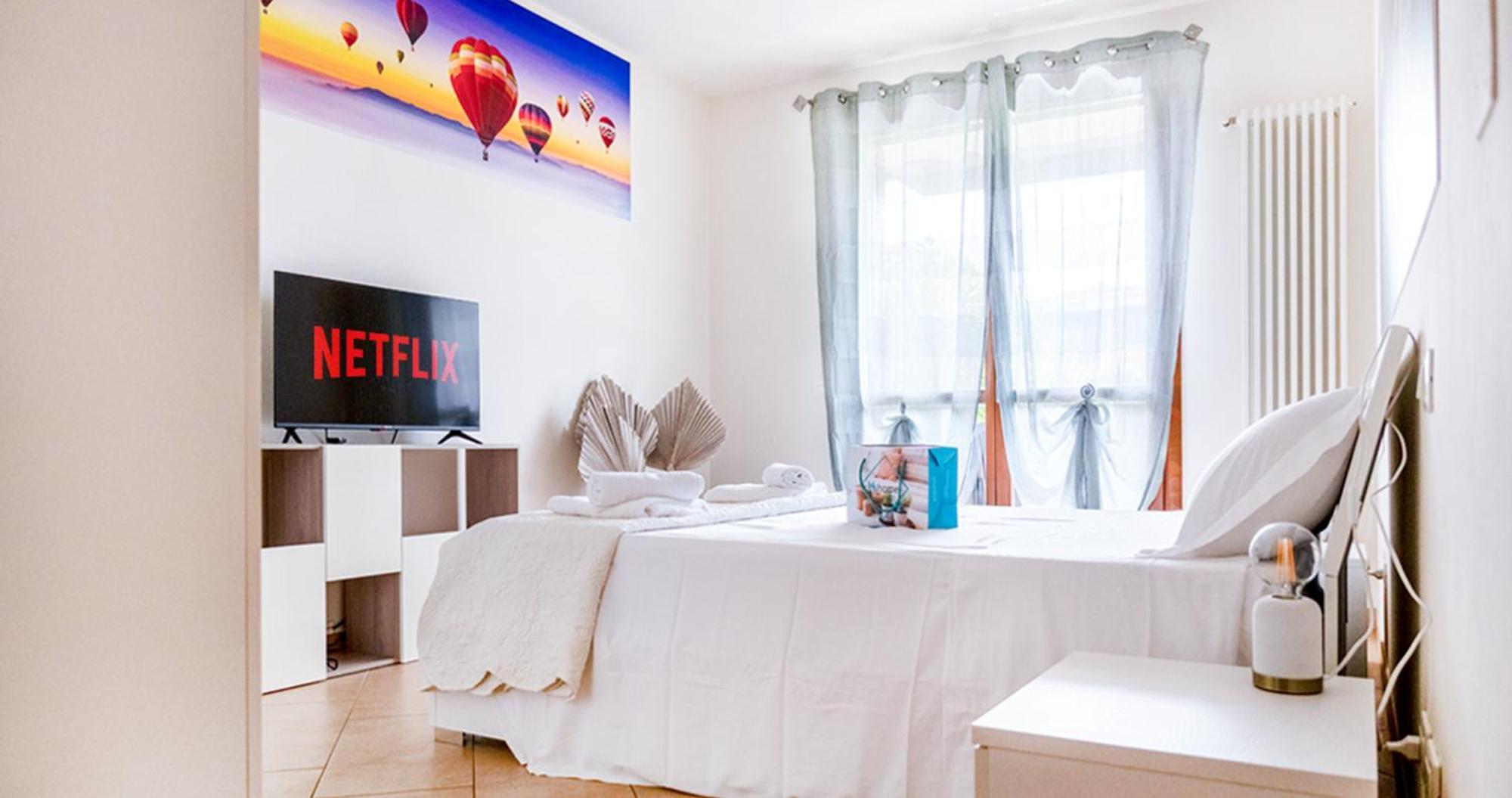 Oleandro Apartment - Featuring A Private Garden And Access To 5 Pools Desenzano del Garda Kültér fotó